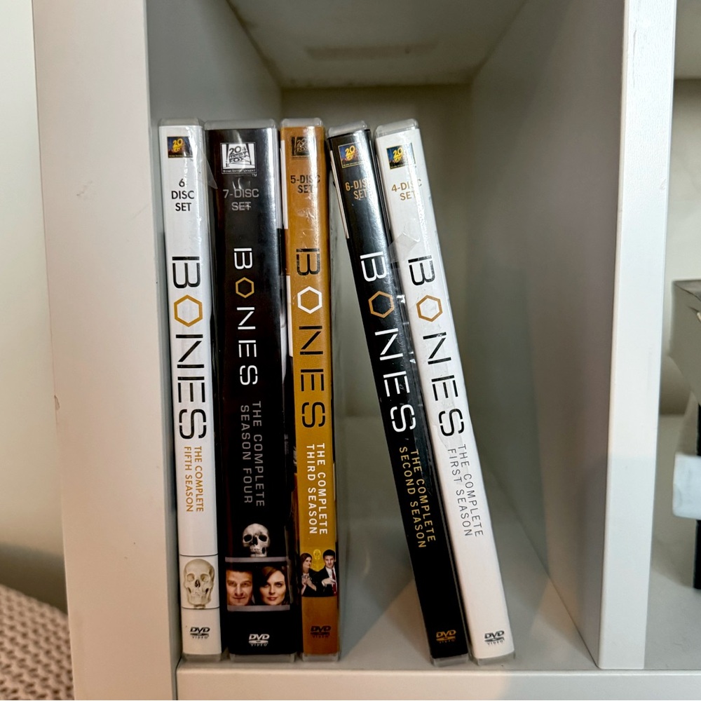 Bones Complete seasons 1, 2, 3, 4, 5